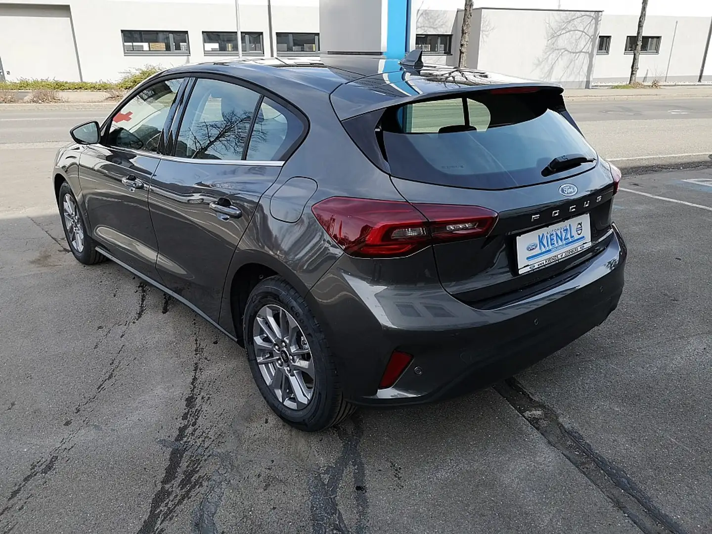 Ford Focus 1,0 EcoBoost Hybrid Titanium Grau - 2