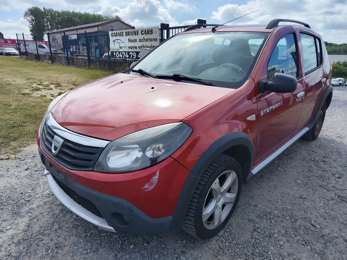 Dacia Sandero Stepway 1.6i !uniquement pour marchand ou export! Rouge - 1