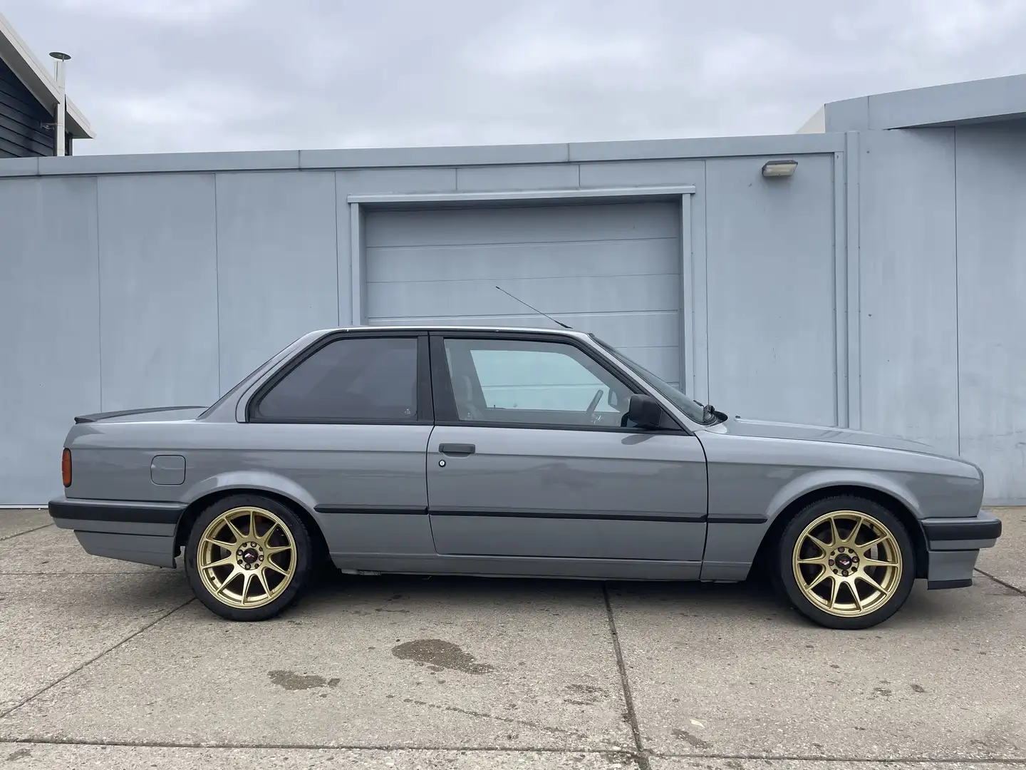 BMW 318 318is - 140pk - 325i uitlaat - gereviseerde motor - 2