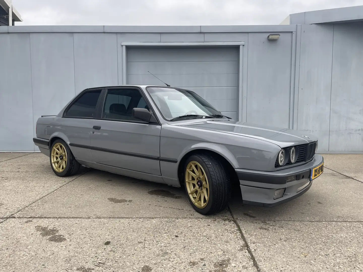 BMW 318 318is - 140pk - 325i uitlaat - gereviseerde motor - 1