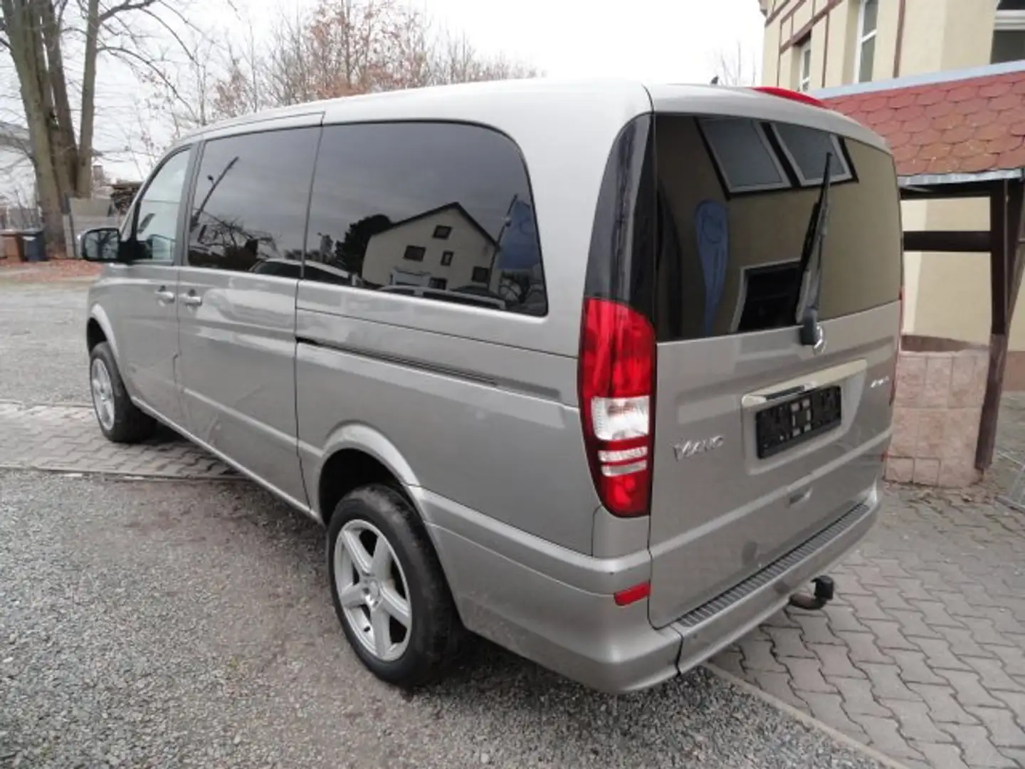 Mercedes-Benz Viano 2.2 CDI Ambiente lang Automatik+Allrad+Xenon Gris - 2