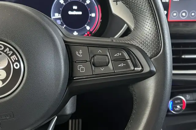 Alfa Romeo Stelvio view 17