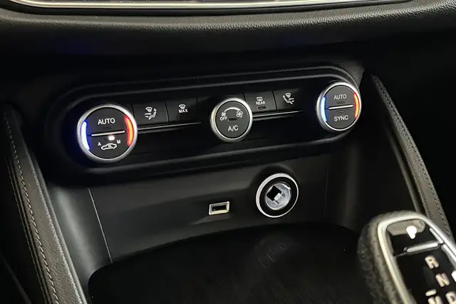 Alfa Romeo Stelvio view 21