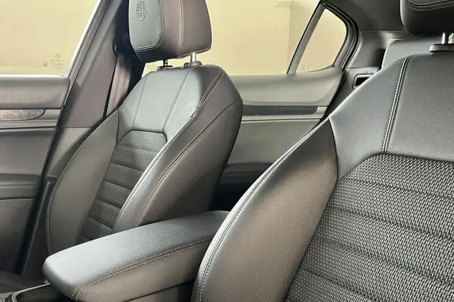 Alfa Romeo Stelvio view 11