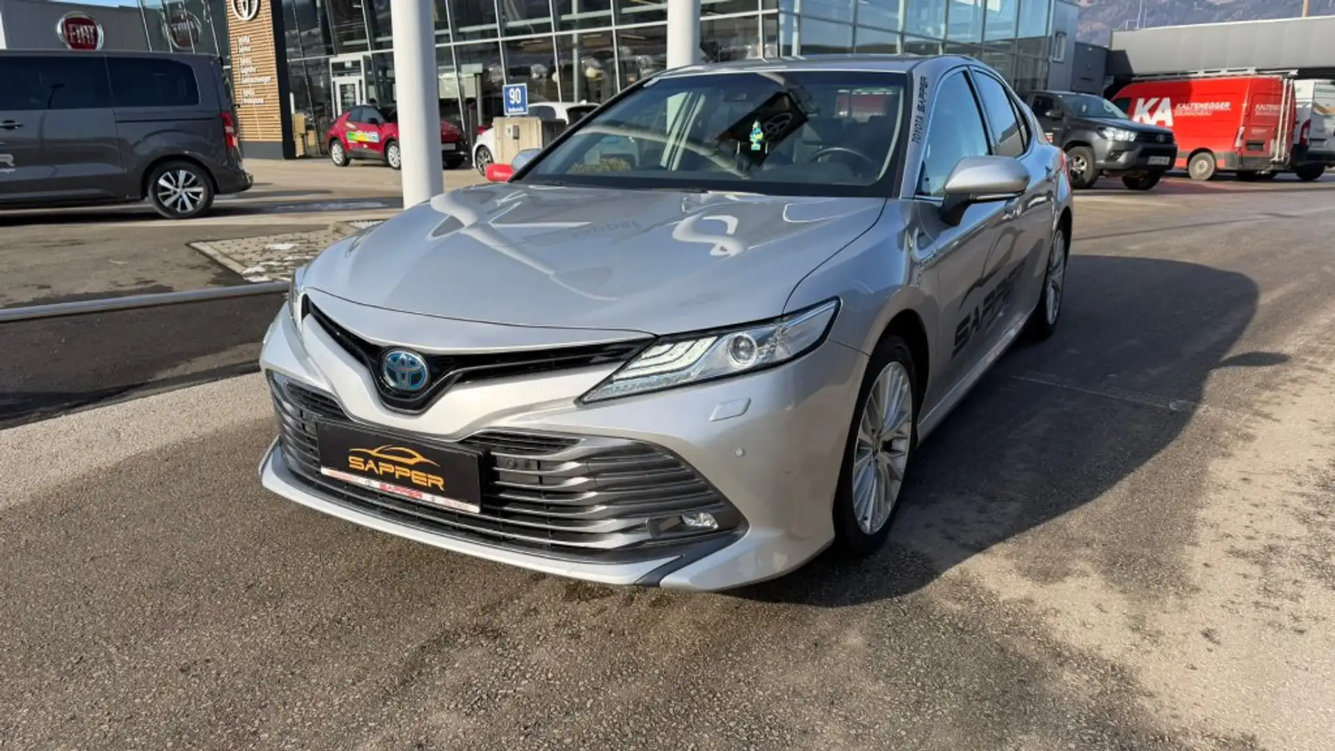 Toyota Camry 2,5 Hybrid Lounge Aut. Silber - 2