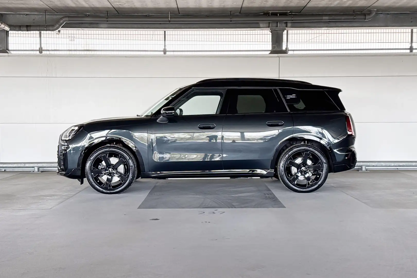 MINI John Cooper Works Countryman Electric E M 66.5 kWh | Pakket M | Dak en spiegelk Grau - 2