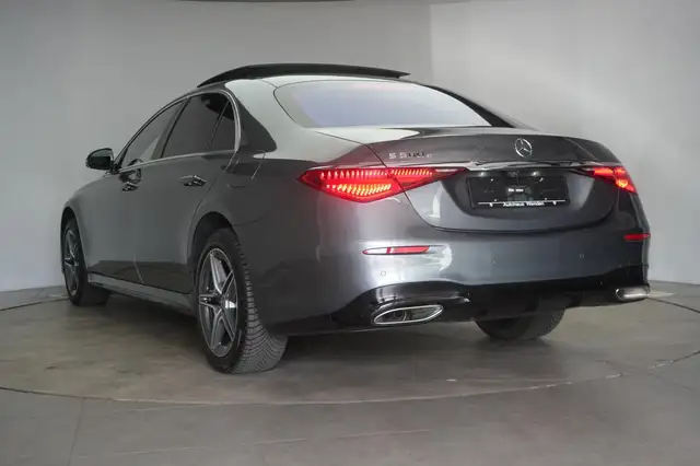 Mercedes-Benz S-Class view 4
