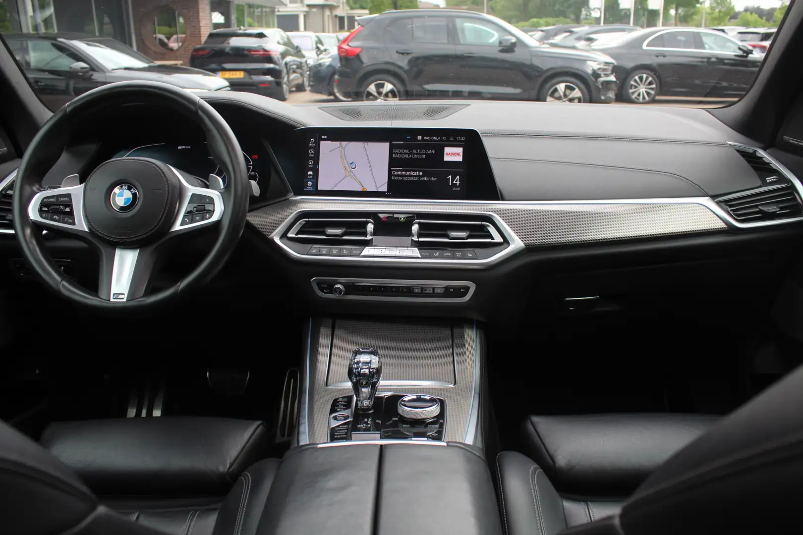 BMW X5 xDrive45e High Exe. M Sport / Panoramadak / 360Cam Grijs - 2