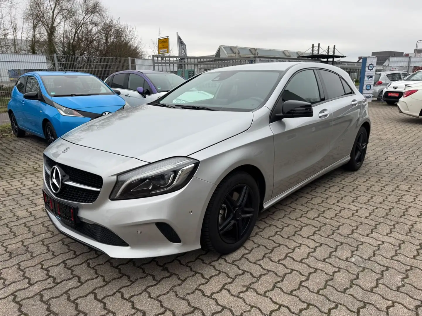 Mercedes-Benz A 220 Business Paket Silber - 1