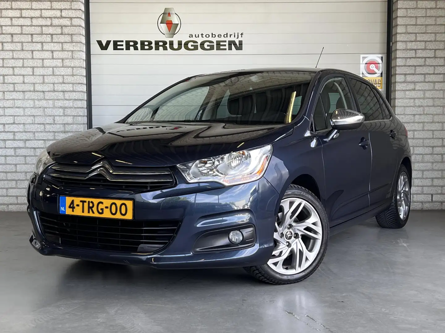 Citroen C4 1.2 PureTech Exclusive | Trekhaak | Navi | All sea Blauw - 1