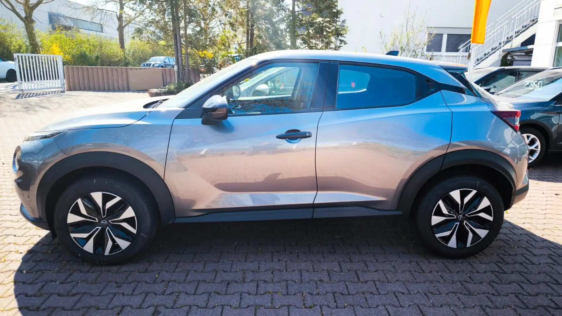 Nissan Juke Acenta 1.0 DIG-T DCT Automatik Gris - 2