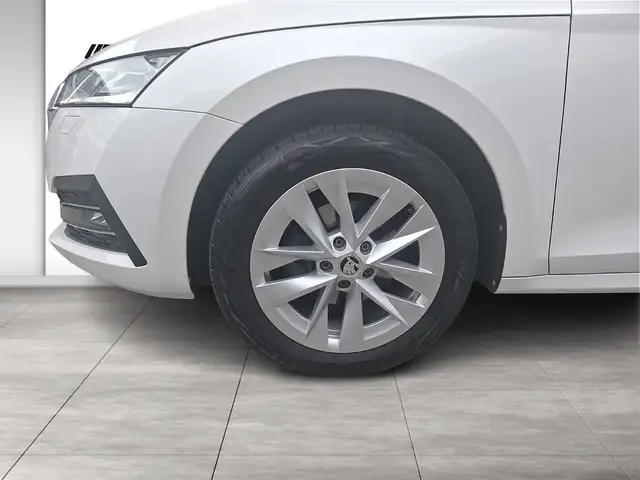 Skoda Octavia view 4
