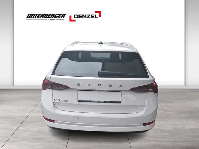 Skoda Octavia view 3