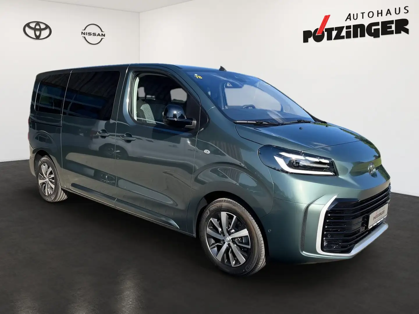 Toyota Proace Verso 2.0D-4D TeamD L1,Nav,Kamera,DAB,LED Grün - 2