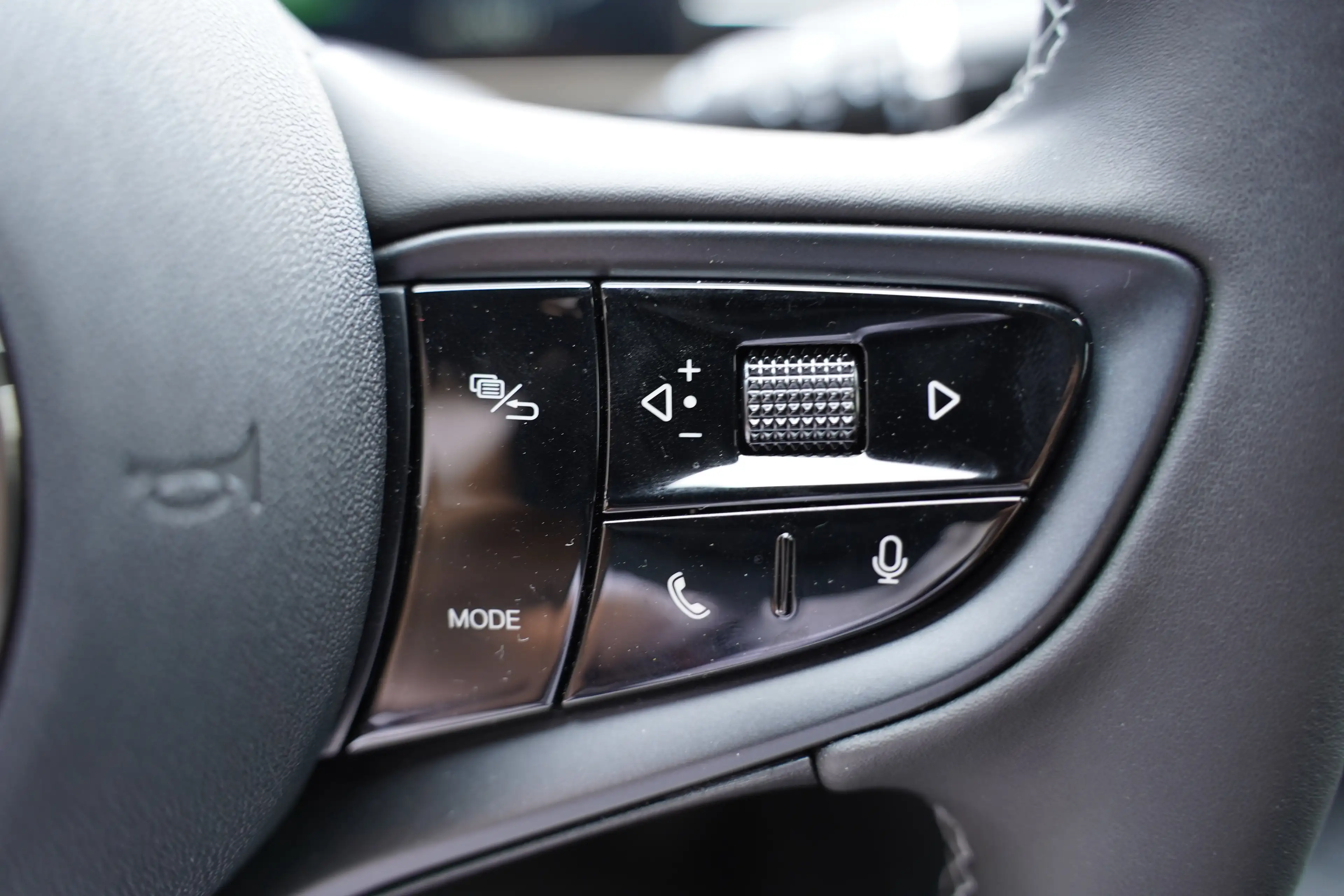 BYD Seal 82.5 kWh Design *580km / HEATED&VENTILATED / PANO* — photo 8
