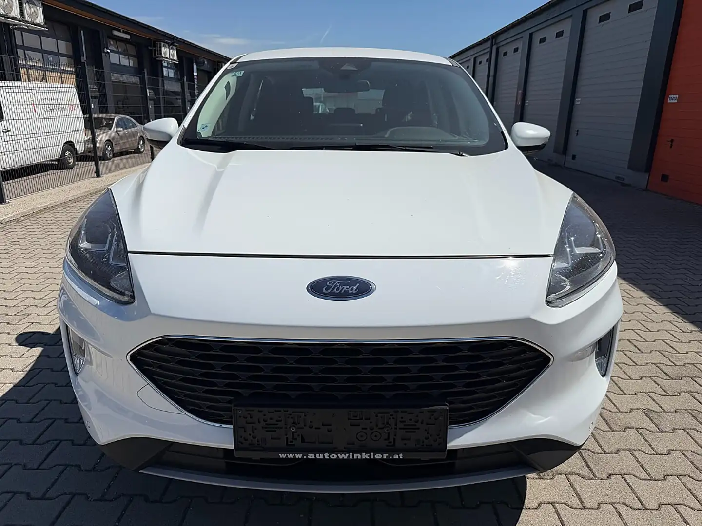 Ford Kuga 1,5 EcoBlue Cool & Connect Aut. Weiß - 2
