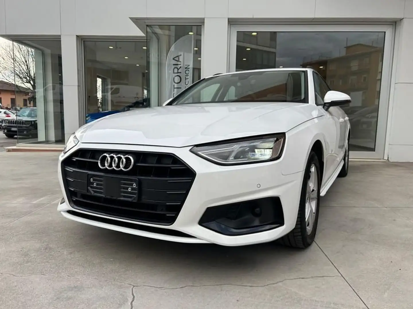 Audi A4 AVANT 40 TDI 204 CV C.AUTOMATICO BUSINESS ADVANCE Bianco - 2