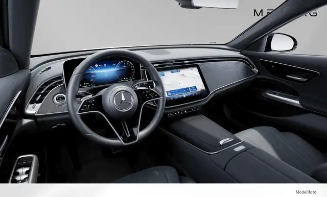 Mercedes-Benz E-Class view 3