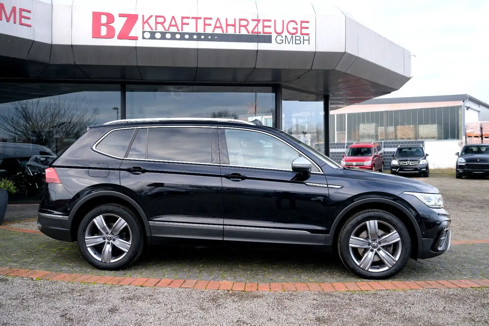 Volkswagen Tiguan Allspace 2.0 TDI 4-Motion PANO AHK KAMERA Nero - 2