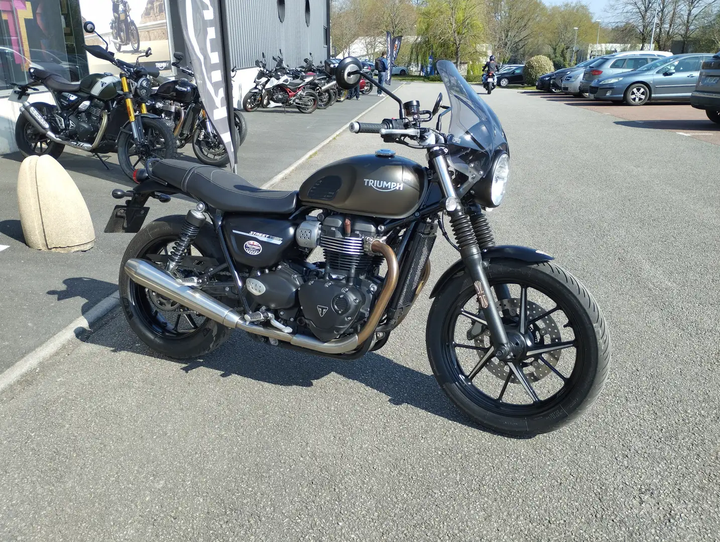 Triumph Street Twin - 1