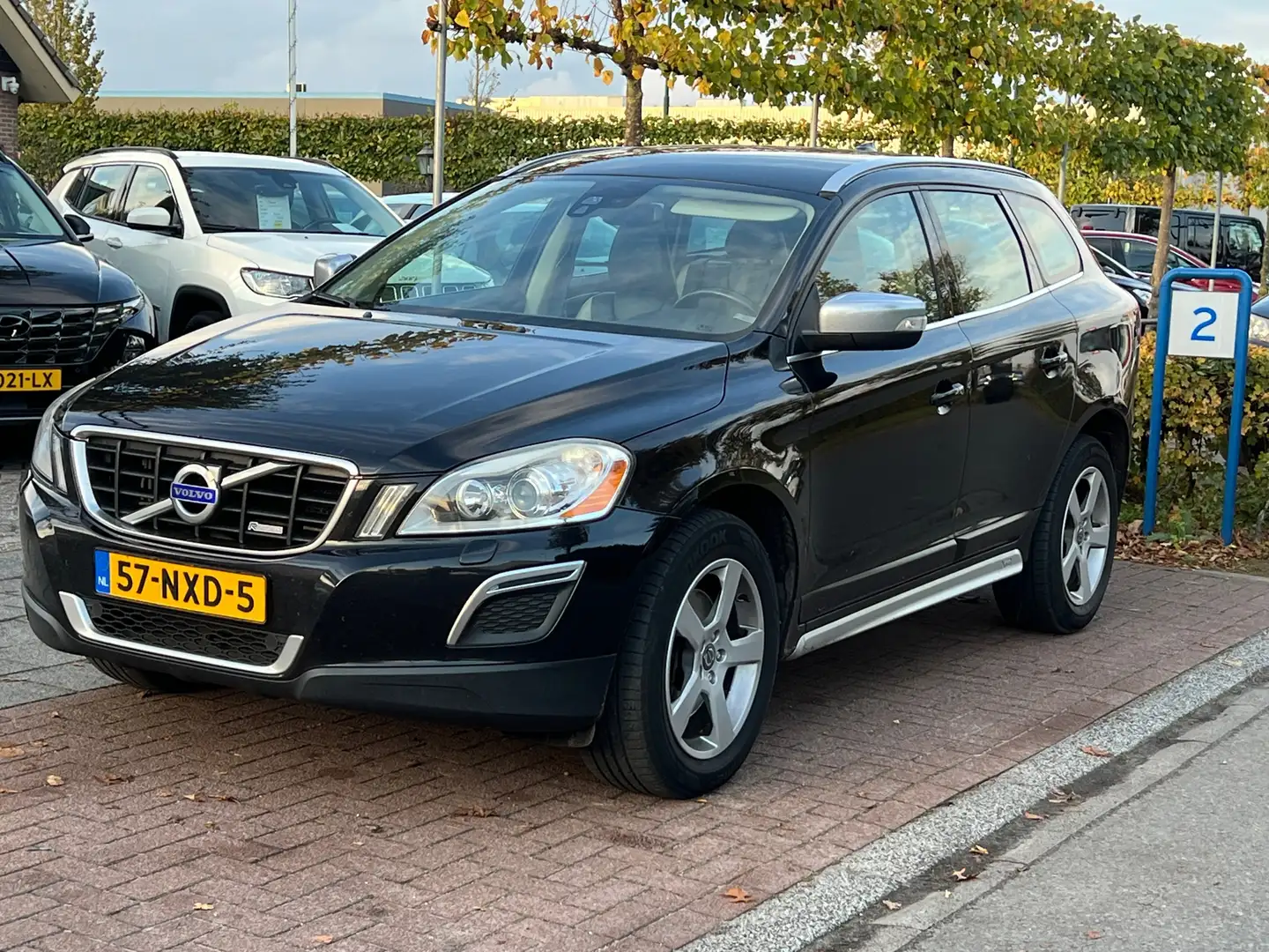 Volvo XC60 2.0T R-Design *NETTE AUTO/ YOUNGTIMER Zwart - 2