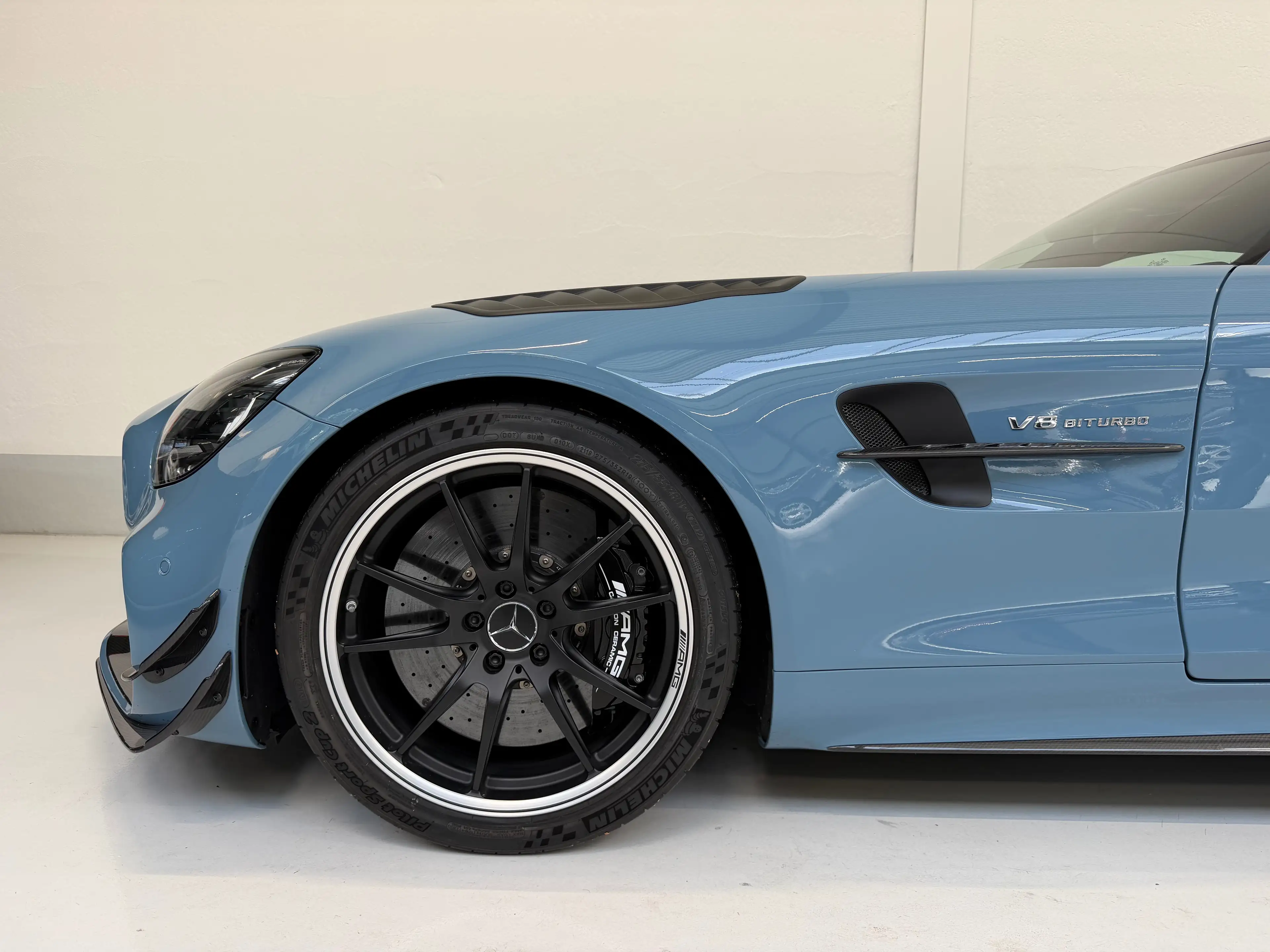 Mercedes-Benz AMG GT R Pro 1/750 *China blue* — photo 5
