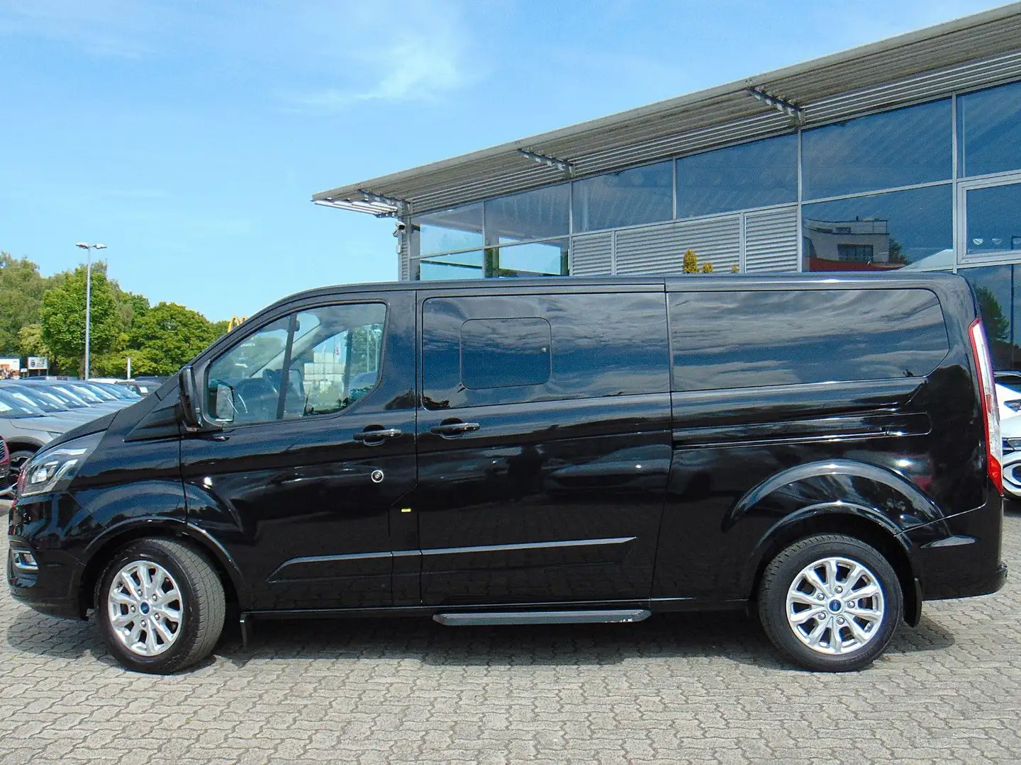 Ford Tourneo Custom 2.0 TDCi 320 L2 Titanium Schwarz - 2