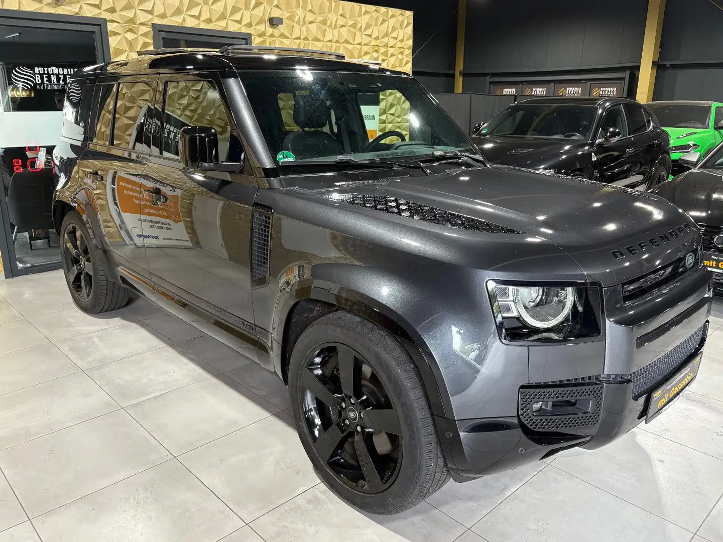 Land Rover Defender 110 V8/PANO/ACC/HEAD-UP/360°/APPLE/AMBI Grau - 1
