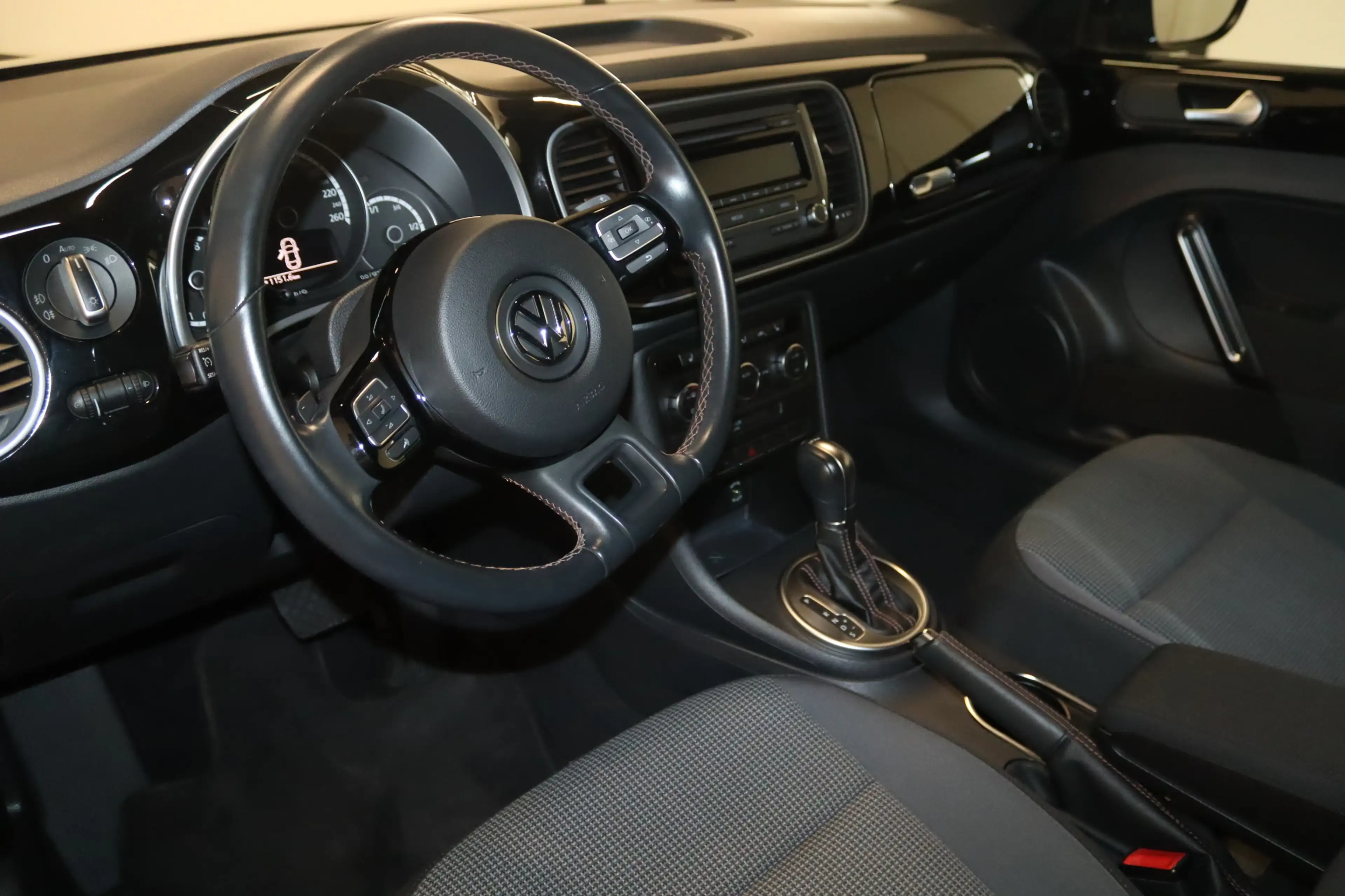Volkswagen Beetle Cabrio Cup-Klimaa.-Alus-BC-SHZ-PDC-MFL- — photo 10
