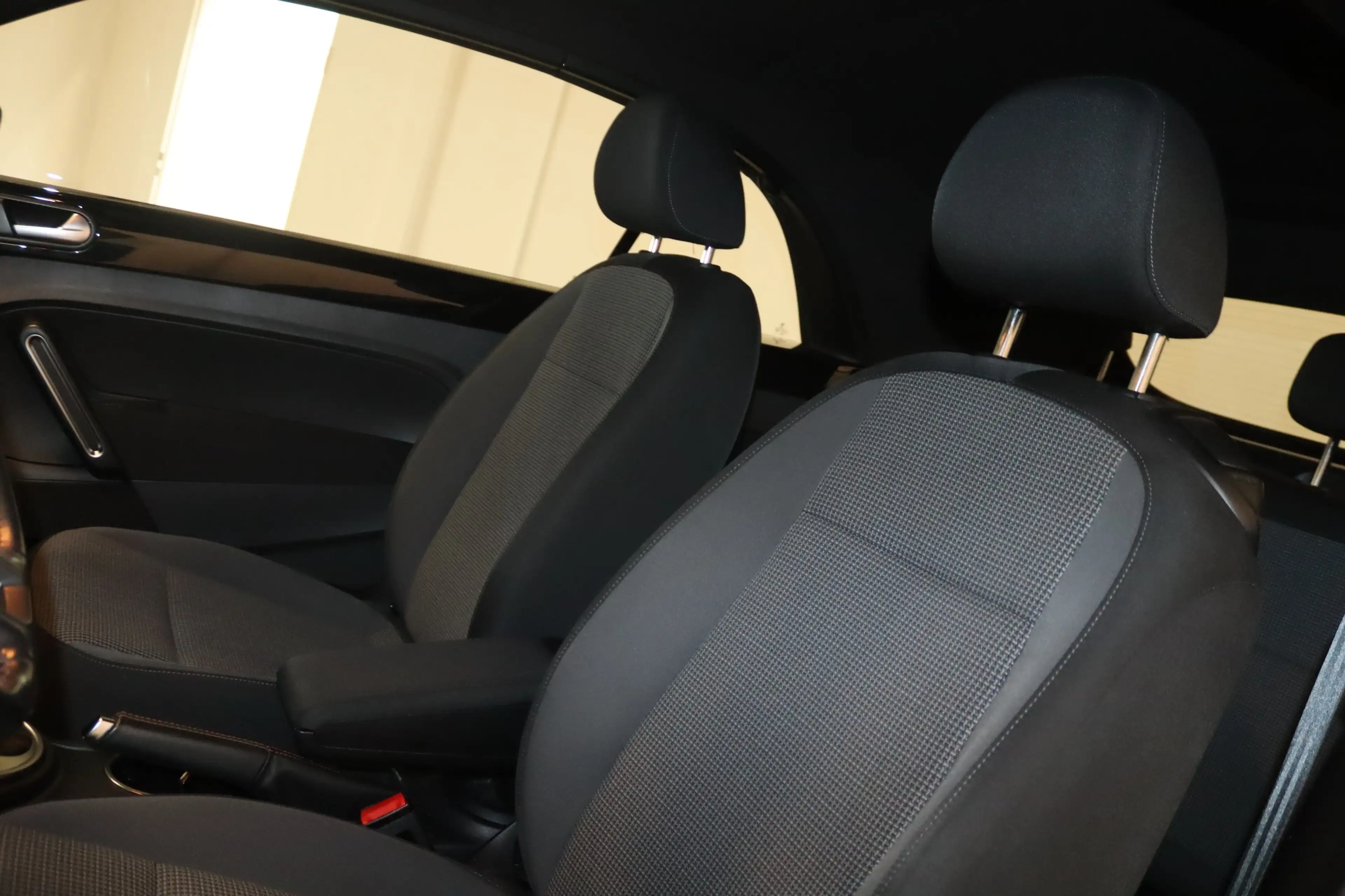 Volkswagen Beetle Cabrio Cup-Klimaa.-Alus-BC-SHZ-PDC-MFL- — photo 9