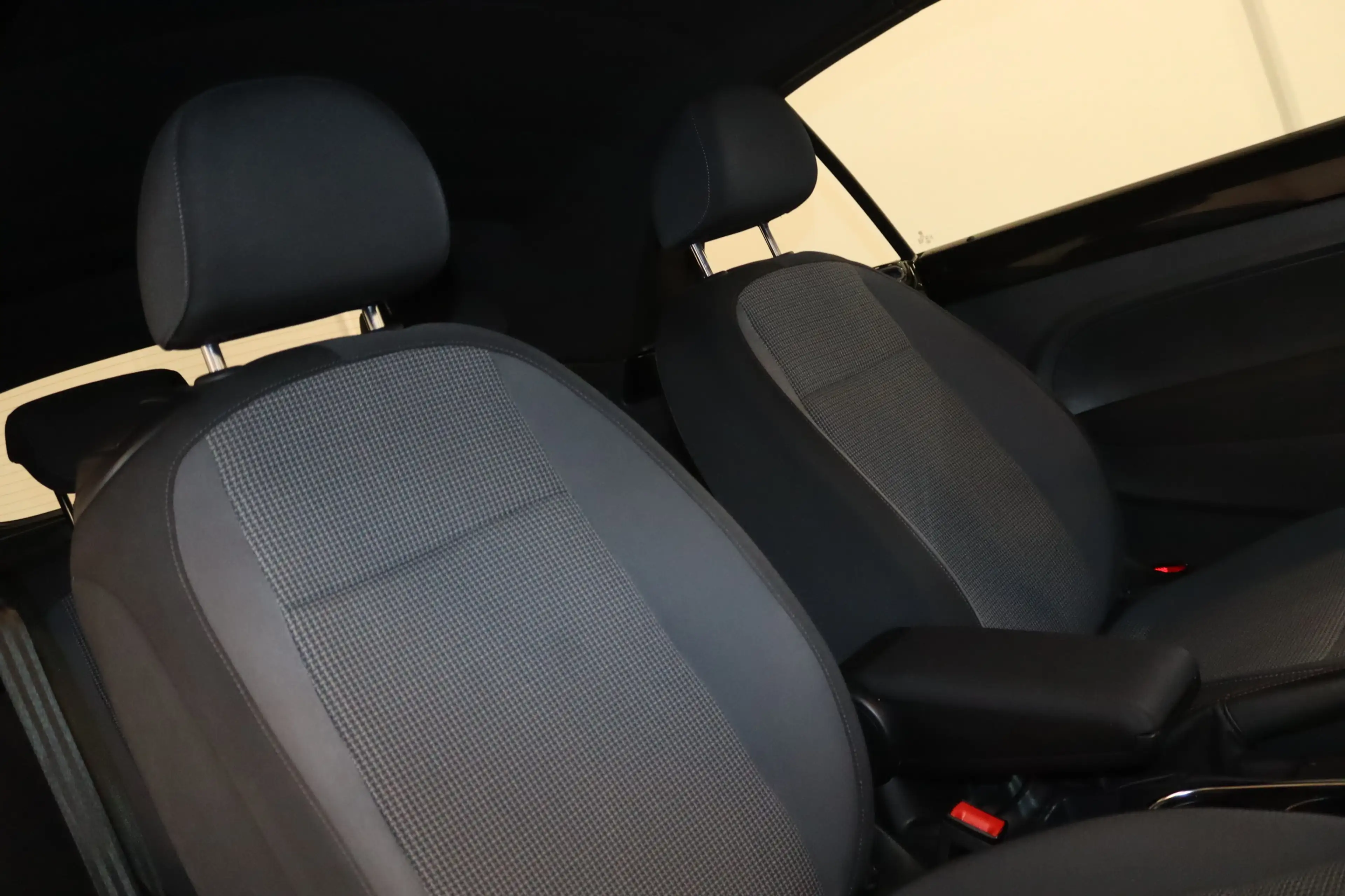 Volkswagen Beetle Cabrio Cup-Klimaa.-Alus-BC-SHZ-PDC-MFL- — photo 15