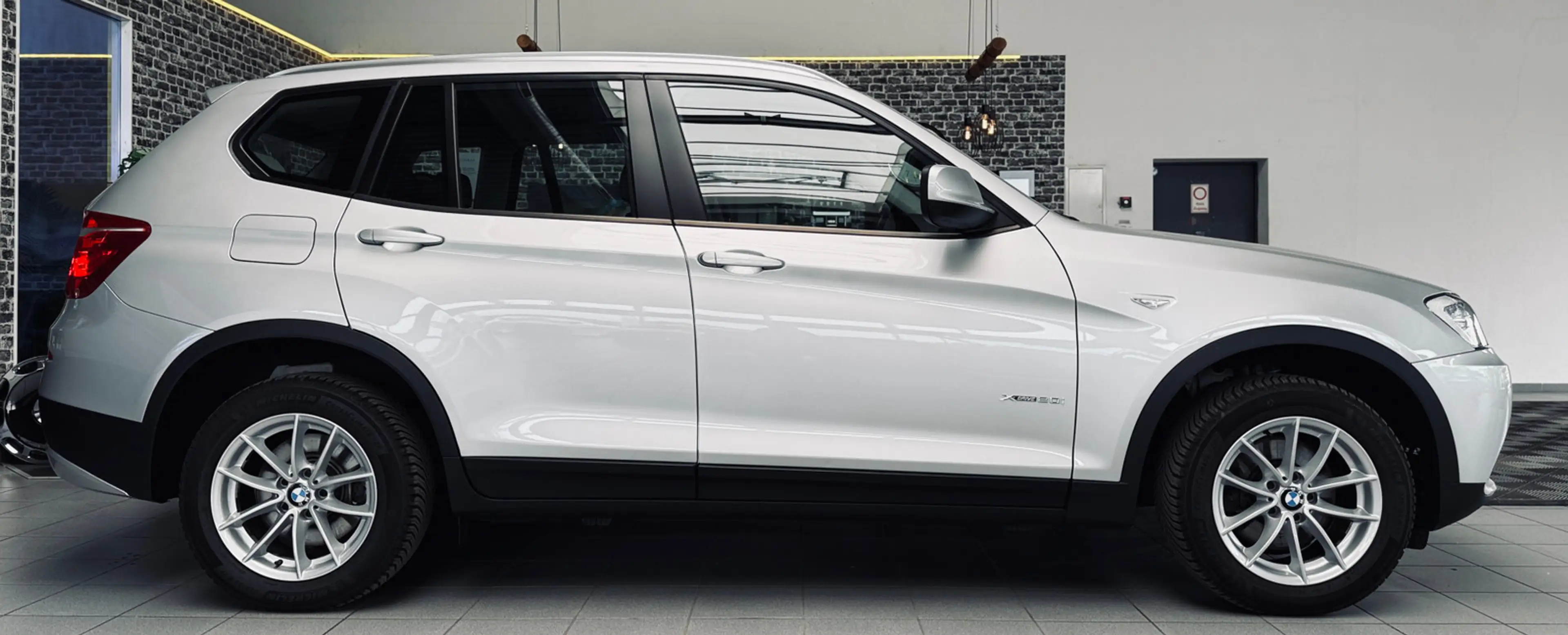 BMW X3 xDrive 20 i XENON|SHZ|LED|1.HAND| — photo 3