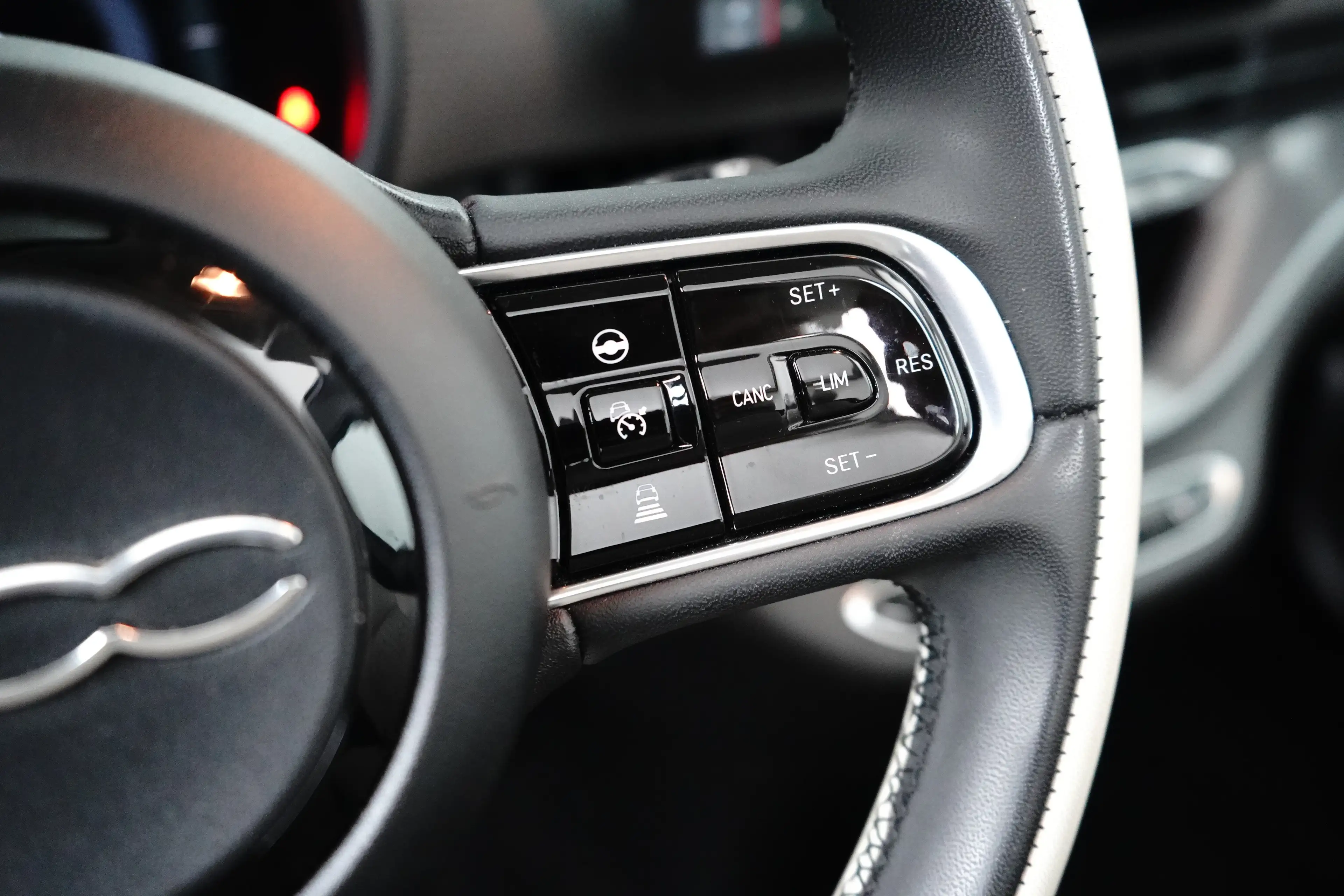 Fiat 500C La Prima 42 kWh l Leder l 17" l Adaptive Cr Contro — photo 23