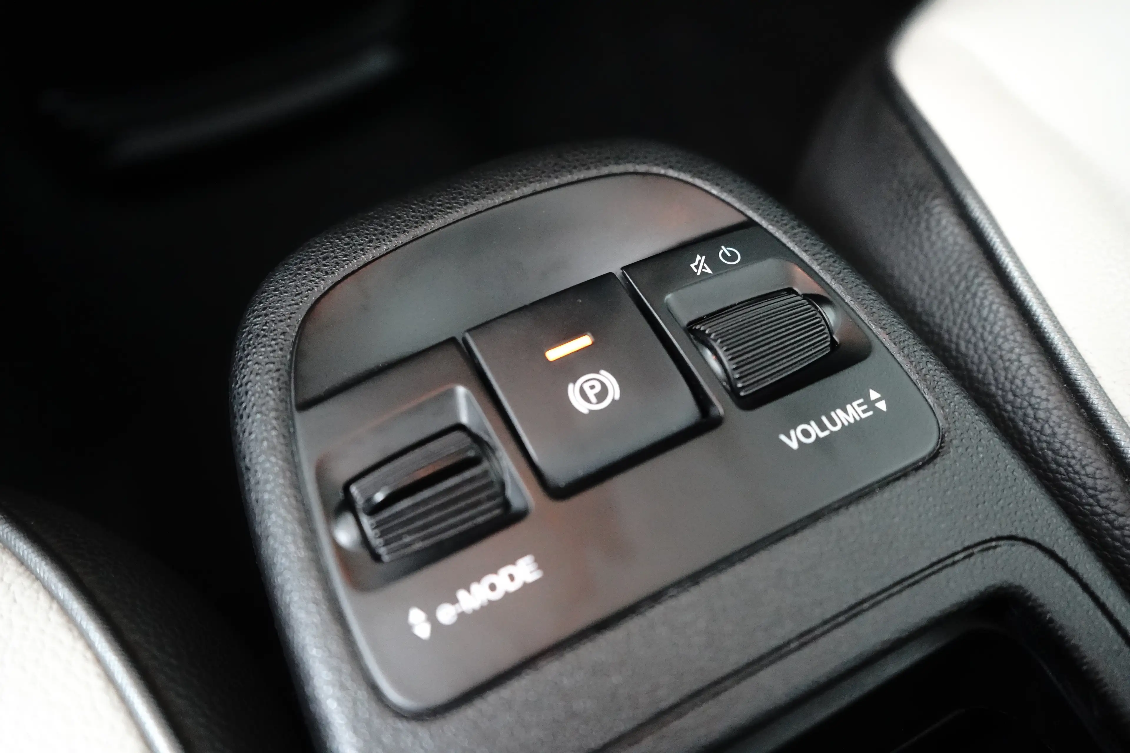 Fiat 500C La Prima 42 kWh l Leder l 17" l Adaptive Cr Contro — photo 28