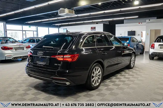 Audi A4 Avant view 8