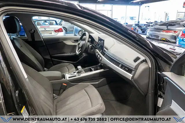 Audi A4 Avant view 10