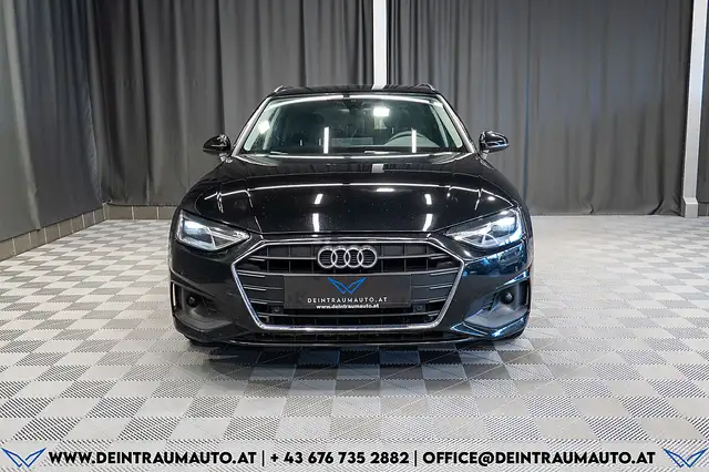 Audi A4 Avant view 2