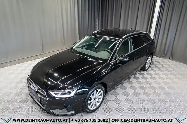 Audi A4 Avant view 4