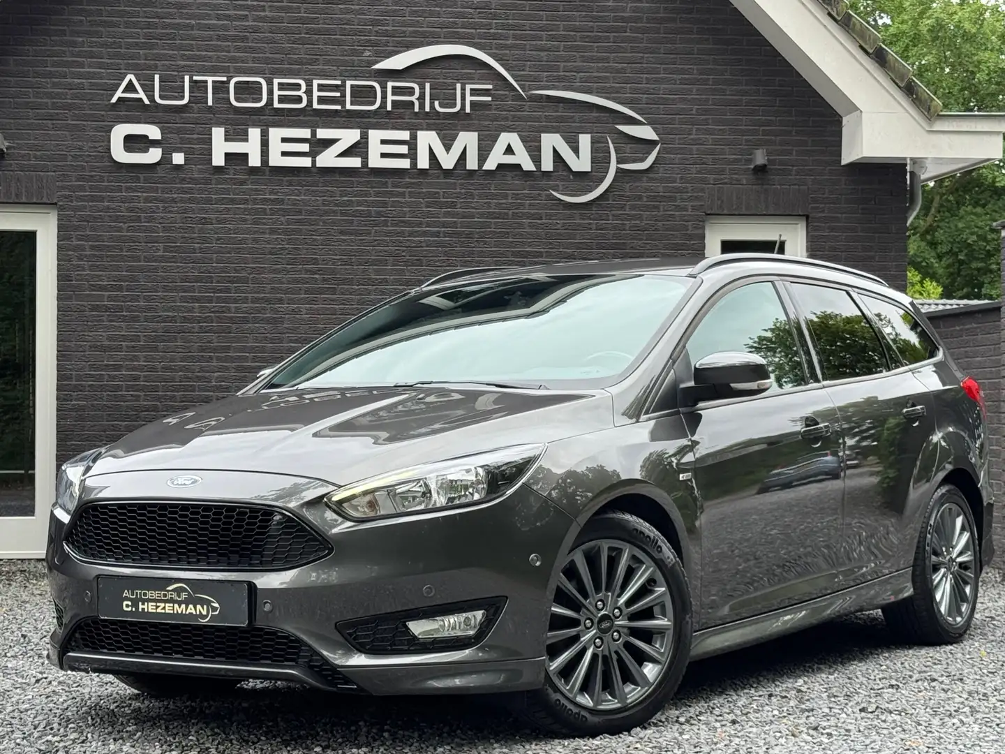 Ford Focus Wagon 1.0 140PK ST-Line 1e eigenaar DealerOH LED N Grijs - 1