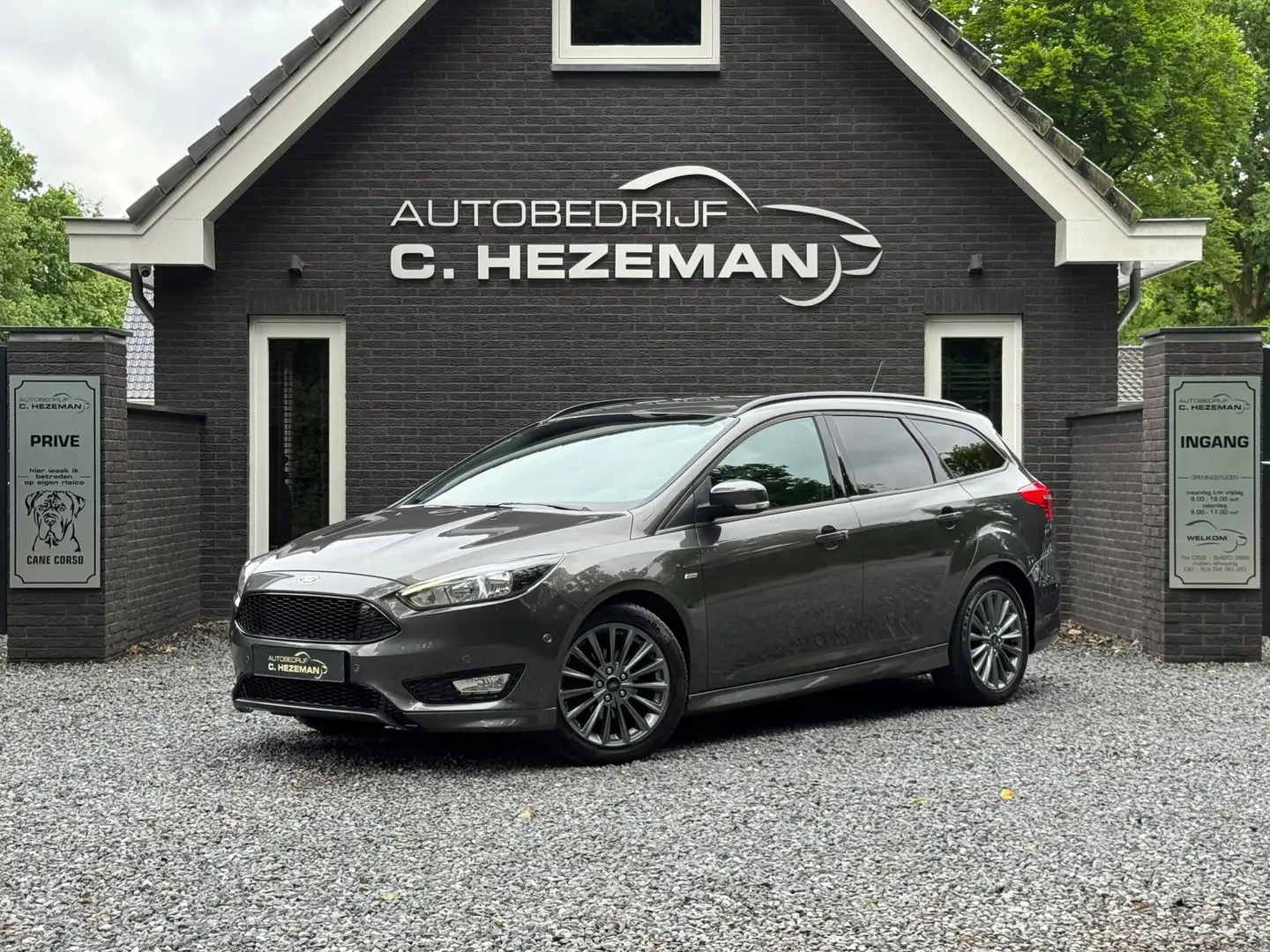 Ford Focus Wagon 1.0 140PK ST-Line 1e eigenaar DealerOH LED N Grijs - 2