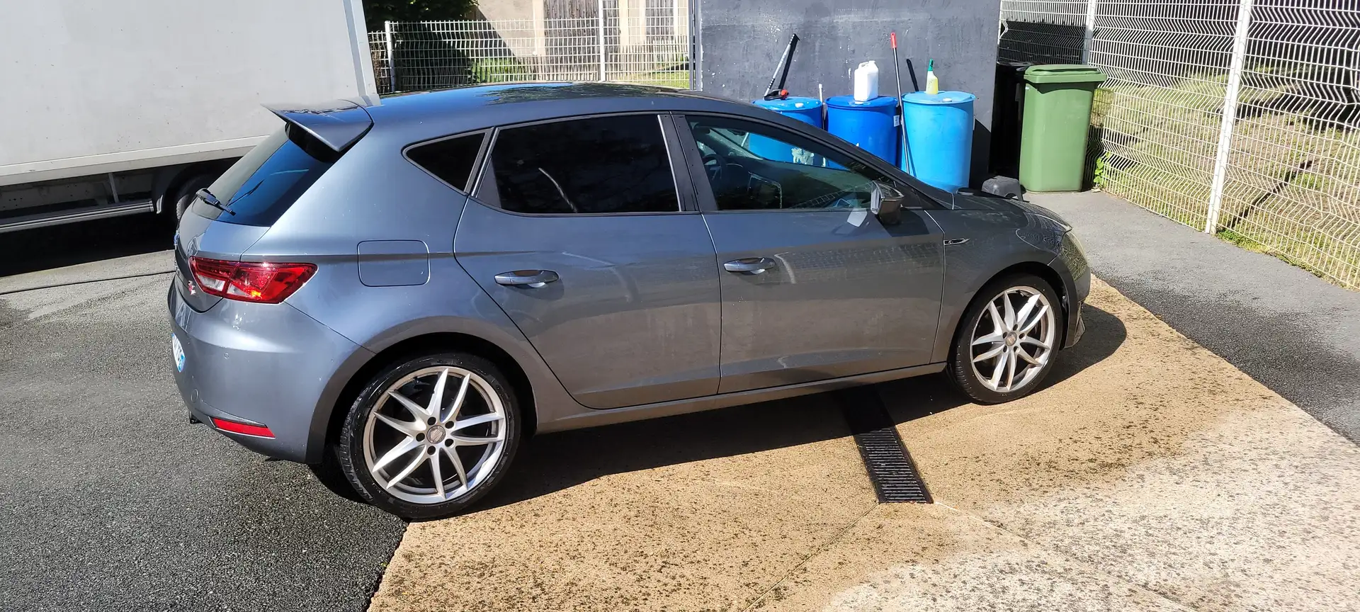 SEAT Leon Leon 2.0 TDI 150 Start/Stop FR DSG6 Gris - 2
