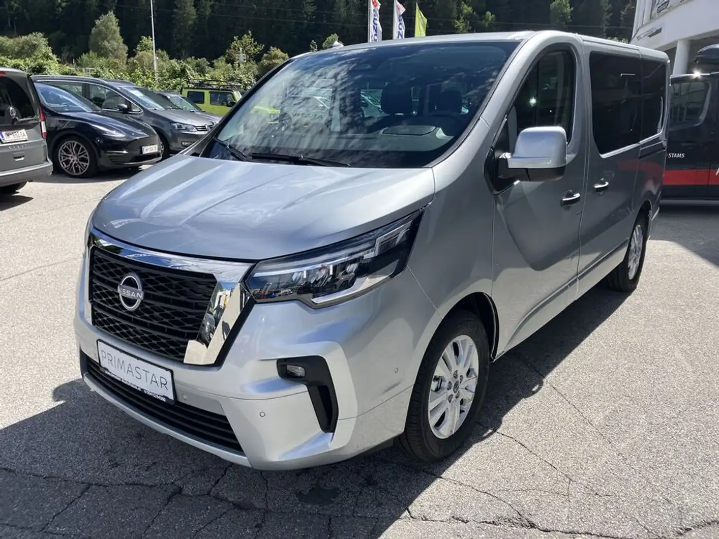 Nissan Primastar Kombi L1H1 170PS 8 Sitze Tekna 9AT AHK Silber - 1