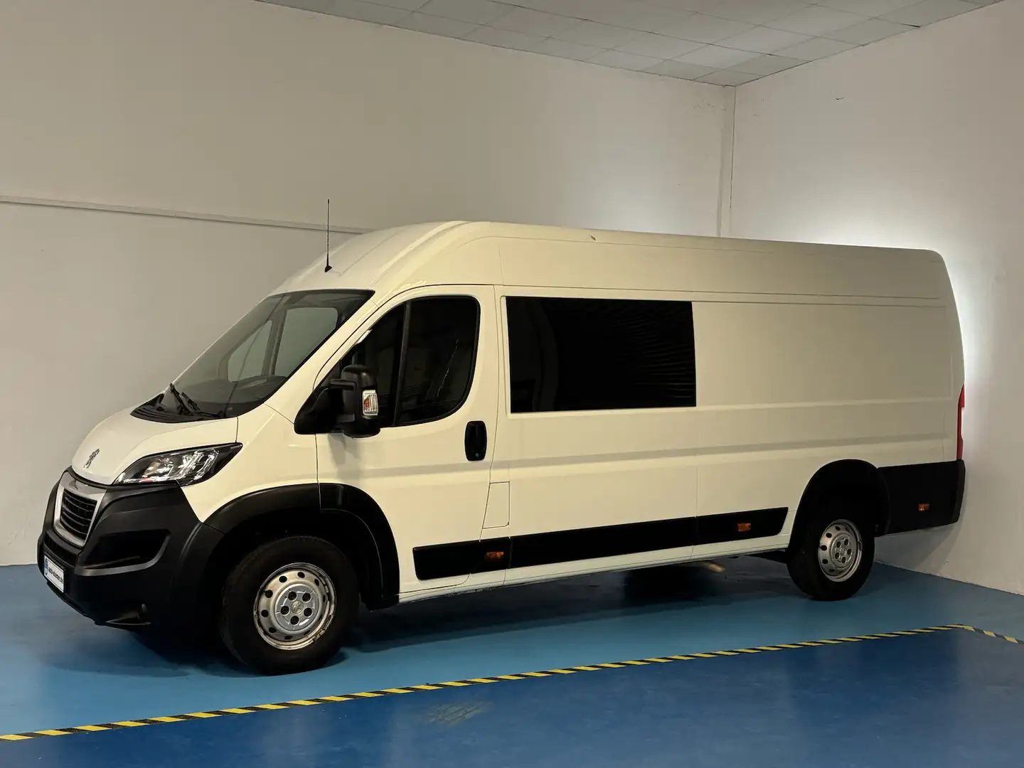 Peugeot Boxer 330 L4H2 Mixto Pro BlueHDi 130 / 7-Sitzer Weiß - 2