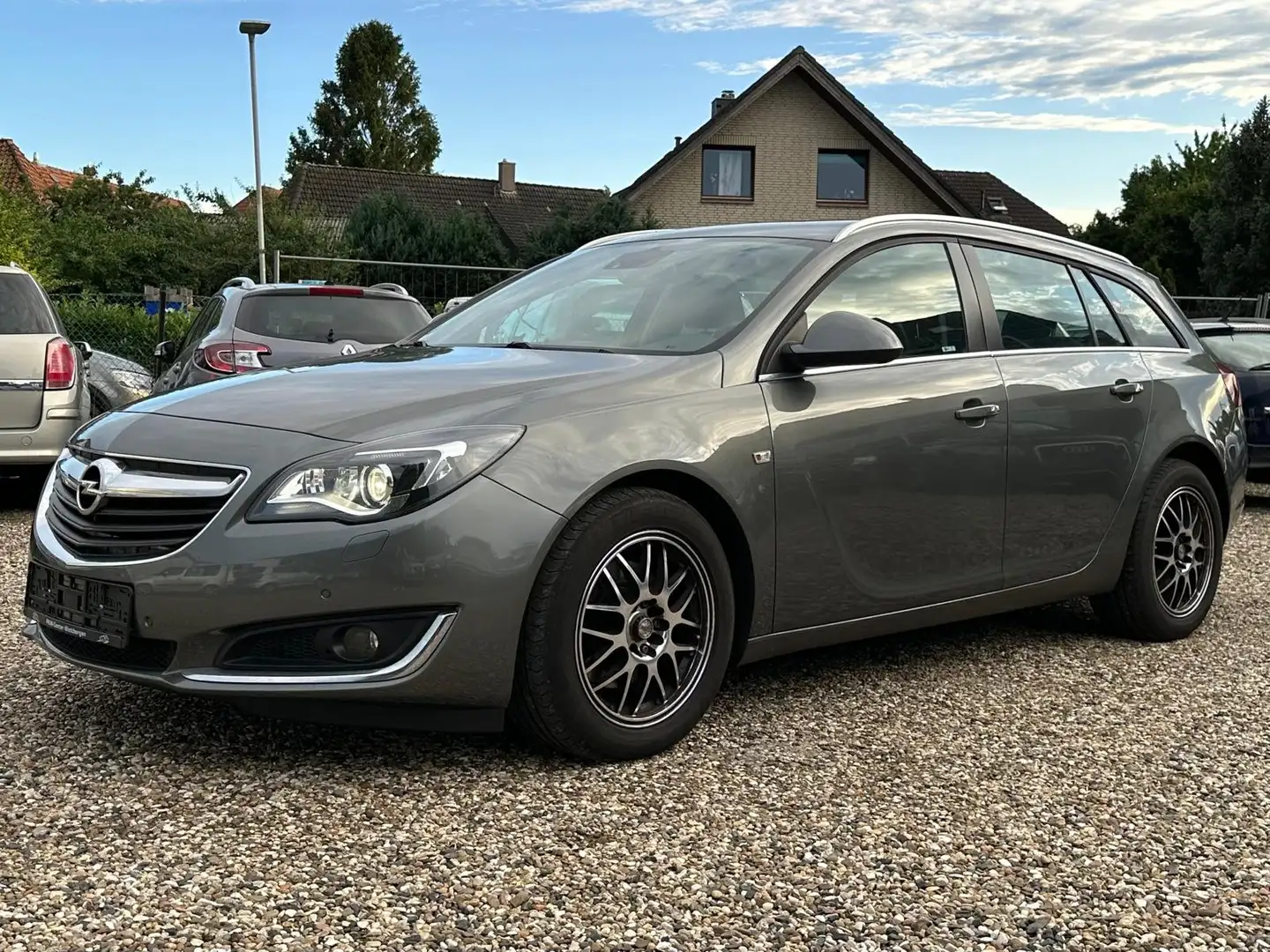 Opel Insignia 2.0 CDTI Edition Scheckheft Navi Xenon PDC Klima Grau - 1