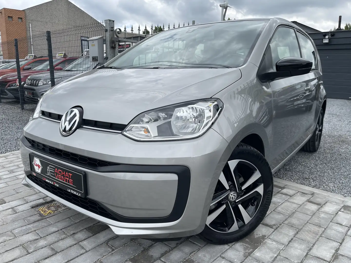 Volkswagen up! 1.0i IQ.Drive-Jantes-Airco🔝5.509 km🔝 Gris - 1