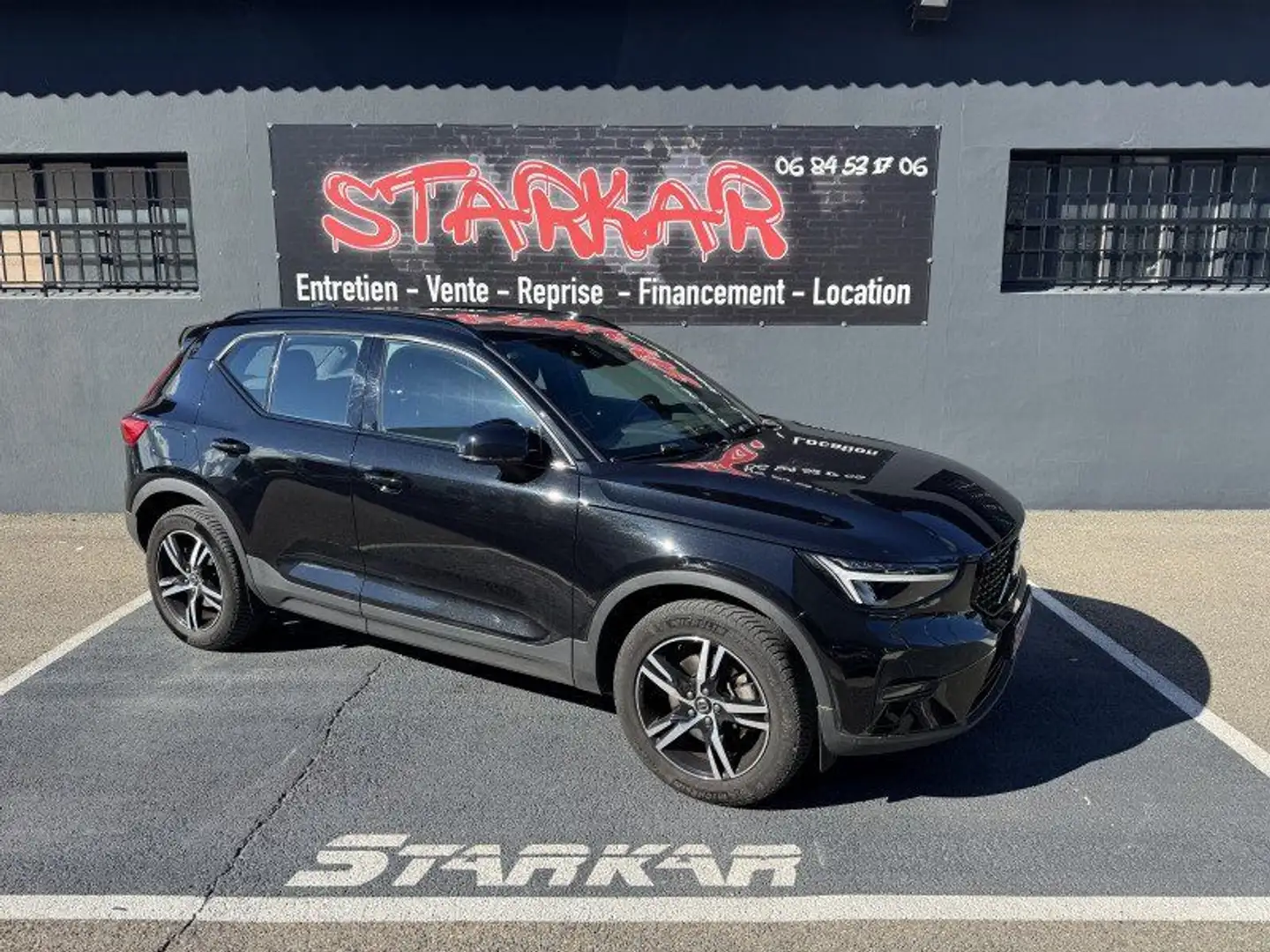 Volvo XC40 B3 163CH ESSENTIAL DCT 7 Noir - 1