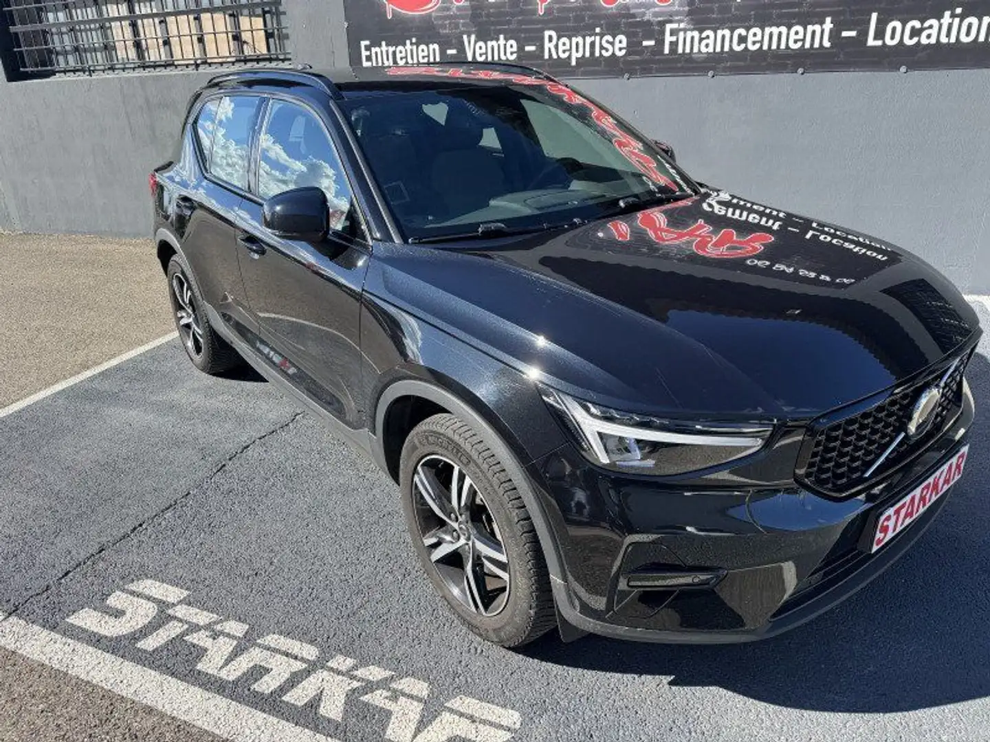 Volvo XC40 B3 163CH ESSENTIAL DCT 7 Zwart - 2