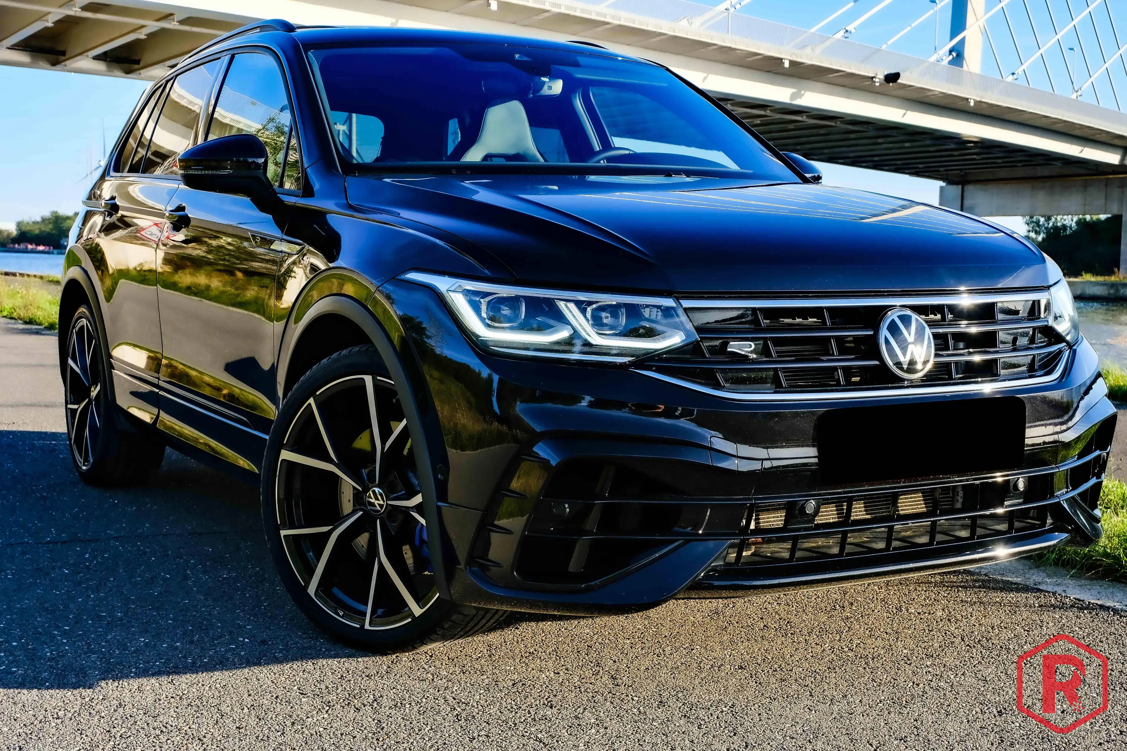Volkswagen Tiguan R 320pk Pano IQ.Light 4Motion DSG