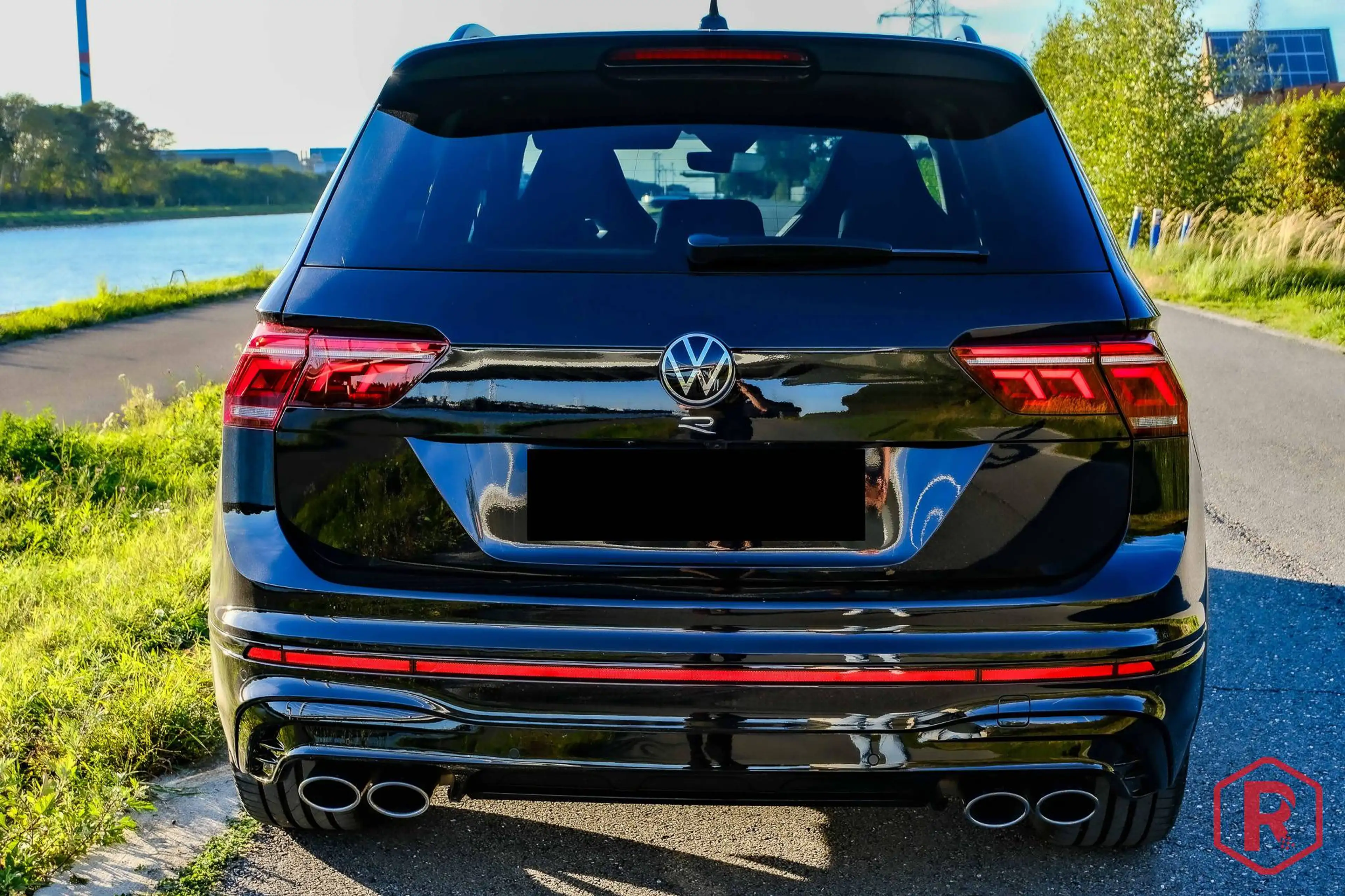 Volkswagen Tiguan R 320pk Pano IQ.Light 4Motion DSG — photo 6
