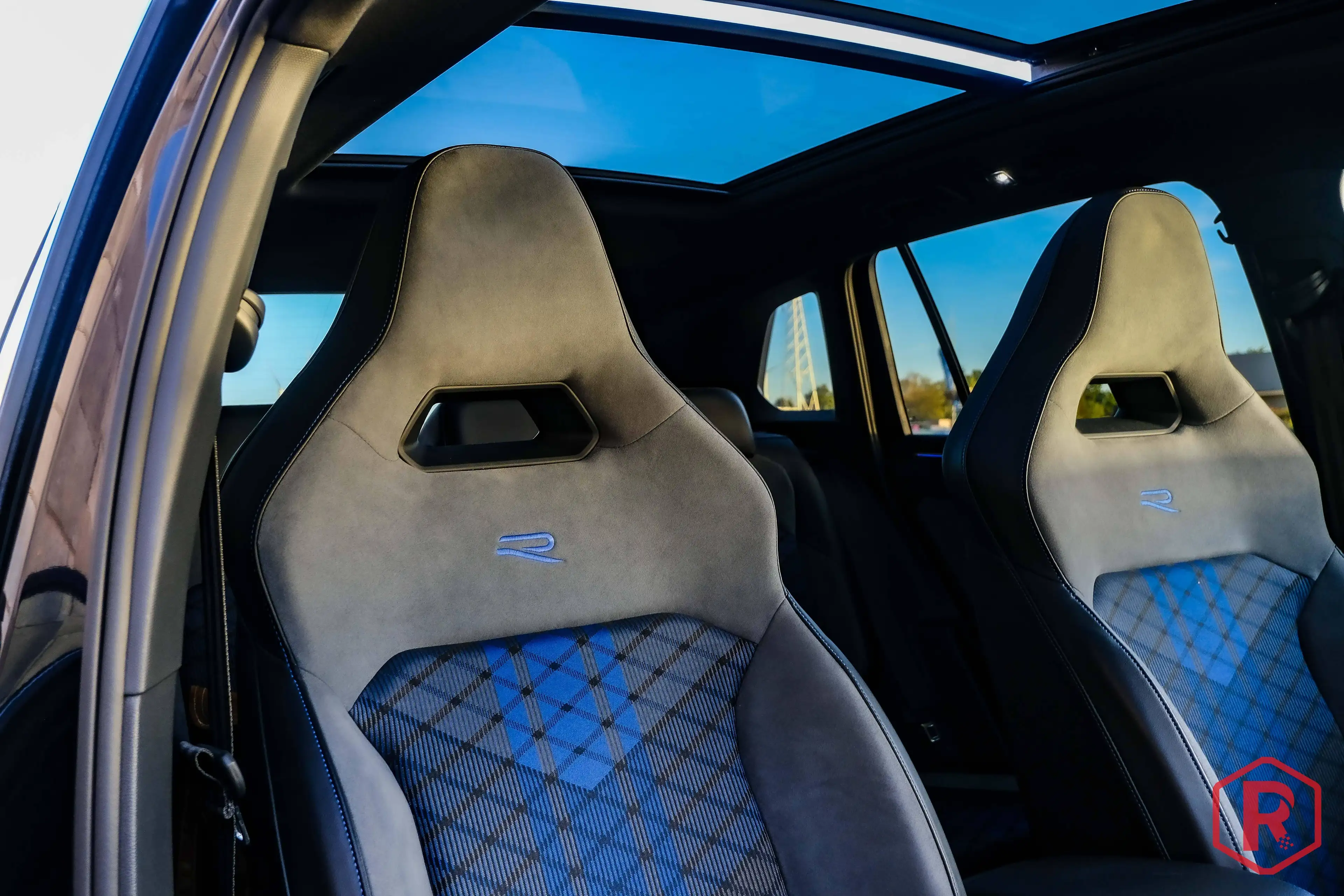 Volkswagen Tiguan R 320pk Pano IQ.Light 4Motion DSG — photo 11